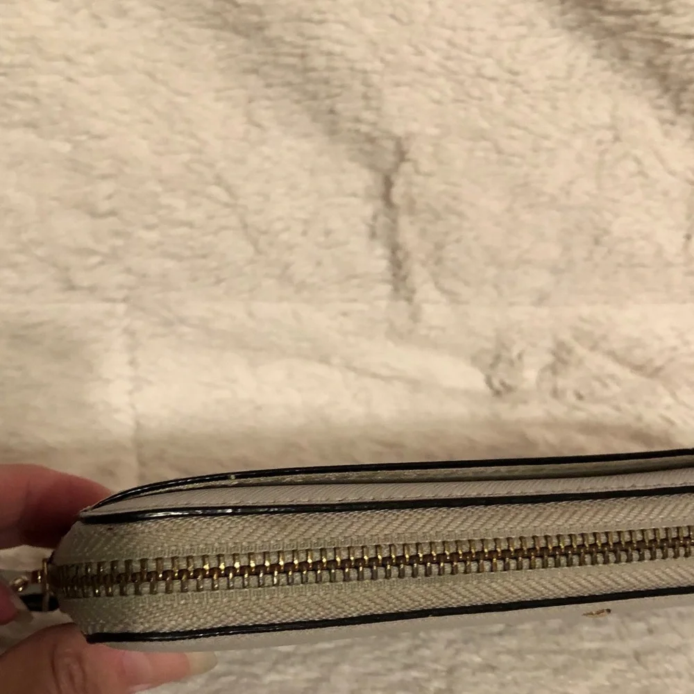 kate spade Gray Saffiano Zip Wallet with Gold Logo